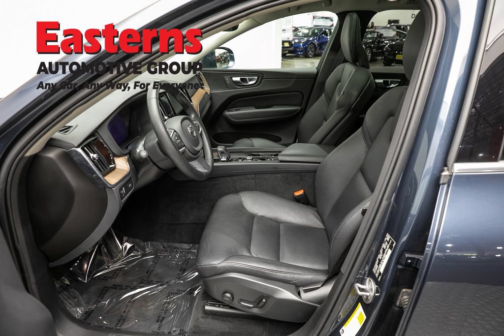 Used 2022 Volvo XC60 B5 Momentum AWD/4WD image 14