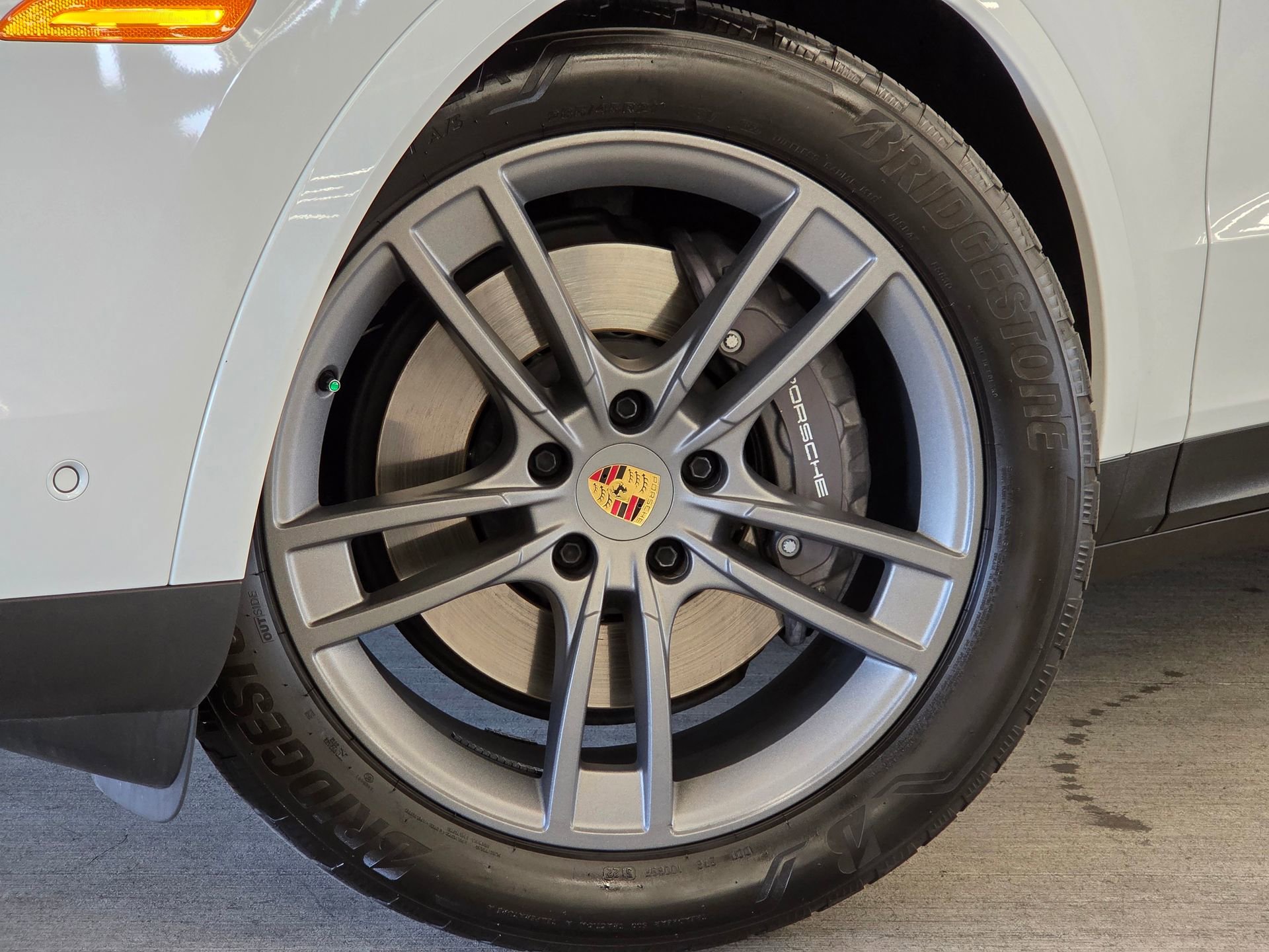 Certified 2024 Porsche Cayenne AWD/4WD image 24