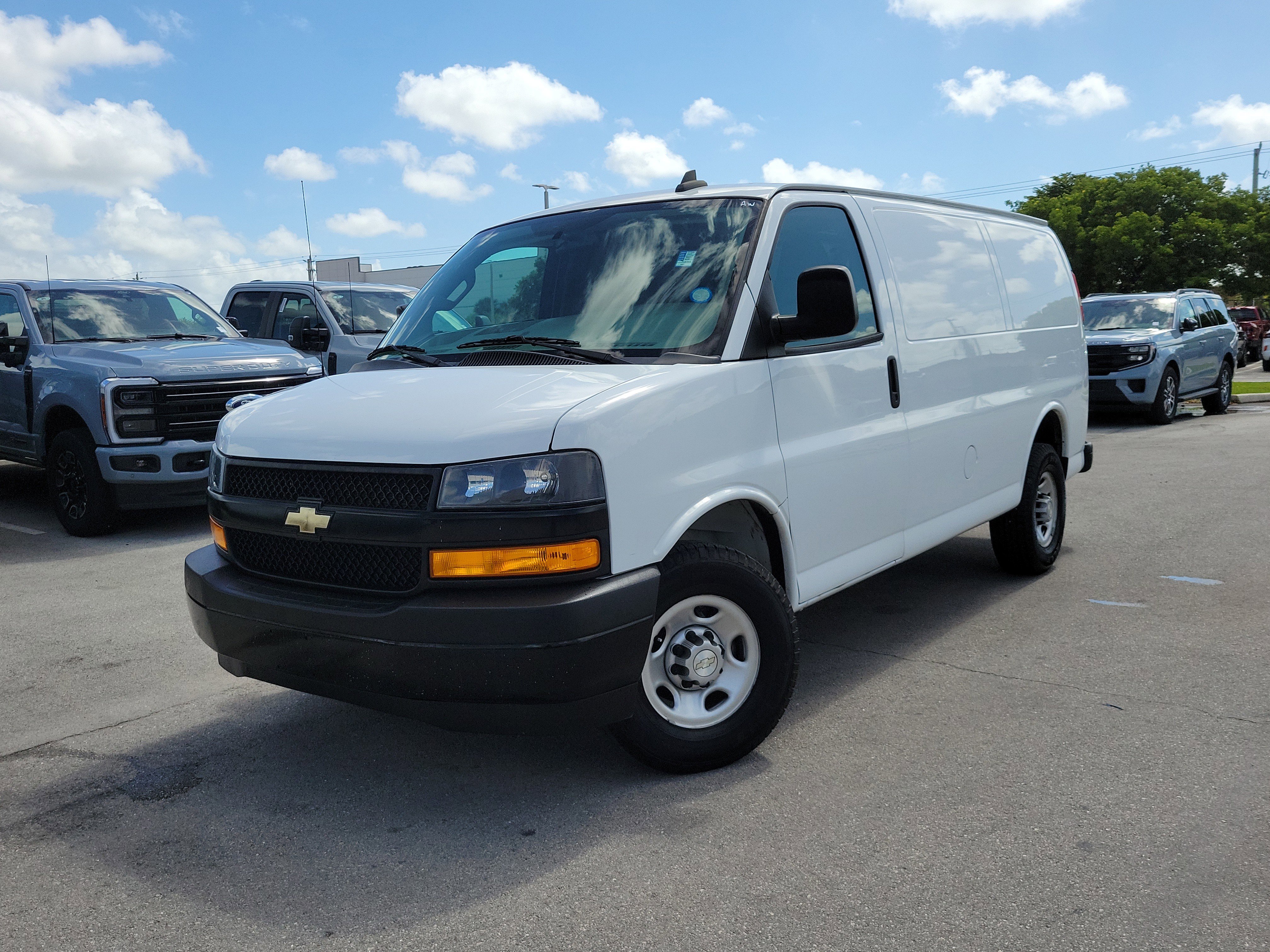 Used 2021 Chevrolet Express 2500 w/ Driver Convenience Package RWD video 1