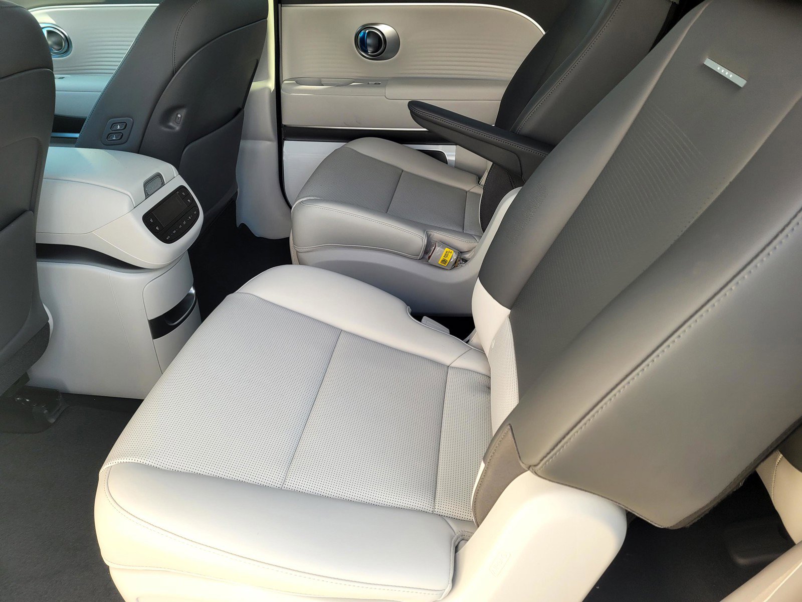 New 2026 Hyundai Ioniq 9 Limited image 15