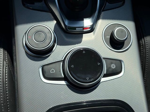 Used 2024 Alfa Romeo Stelvio AWD image 32