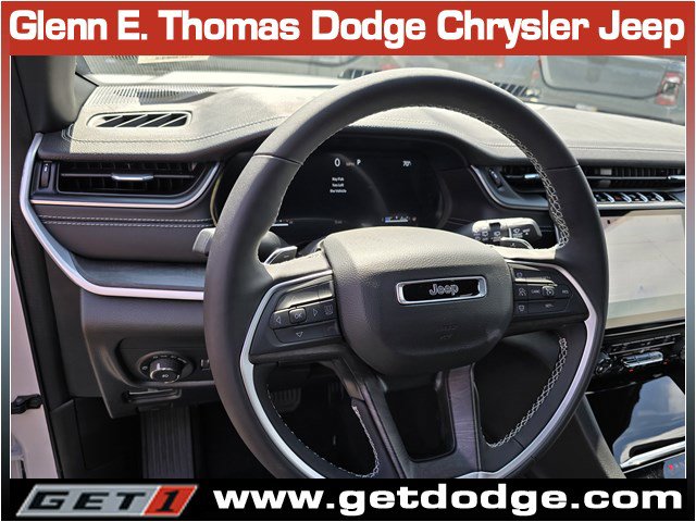 New 2025 Jeep Grand Cherokee Altitude image 11