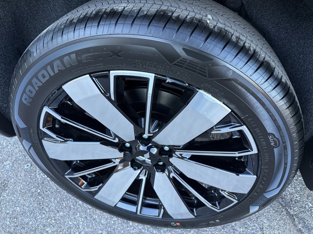 New 2025 Mitsubishi Outlander SE image 11