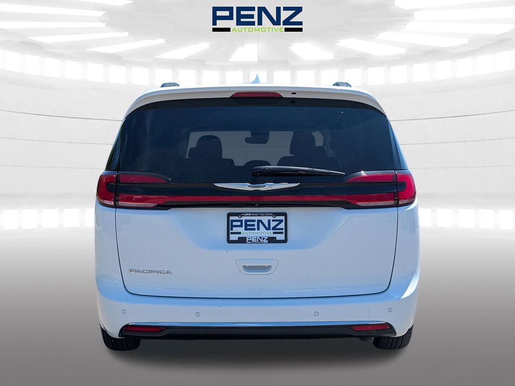 Used 2022 Chrysler Pacifica Touring-L FWD image 6