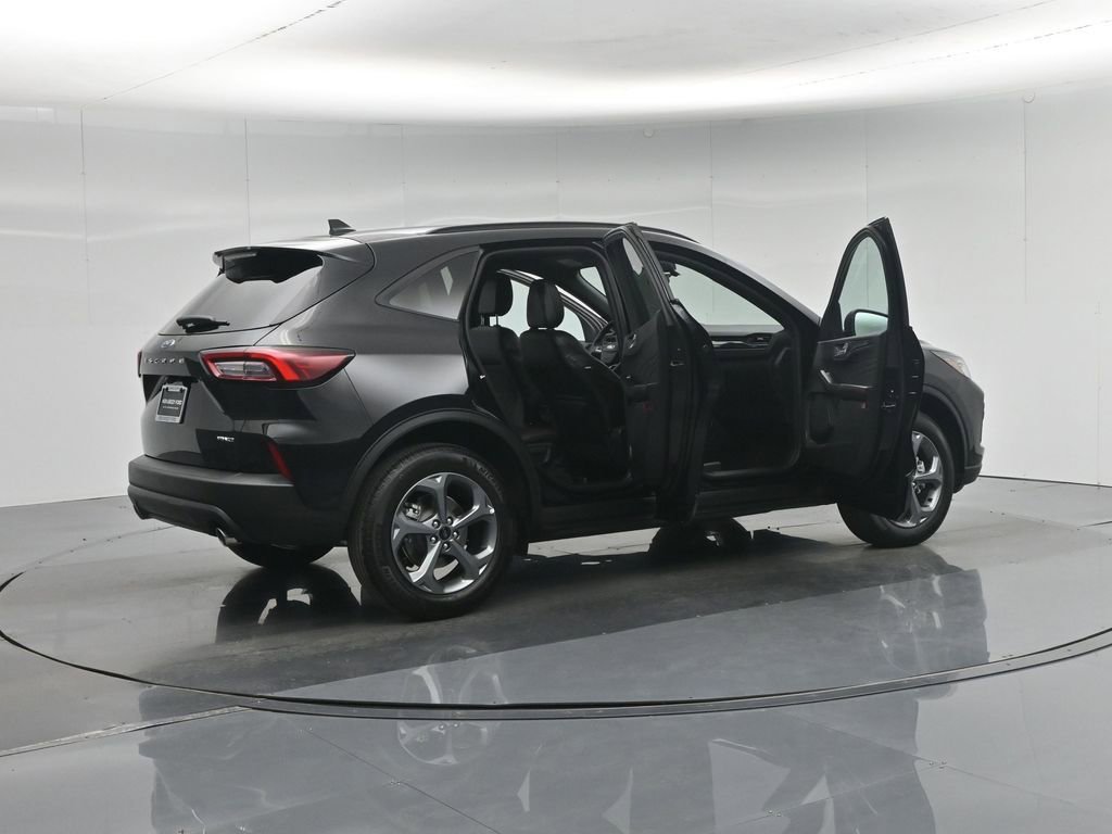 Used 2025 Ford Escape ST-Line AWD/4WD image 6