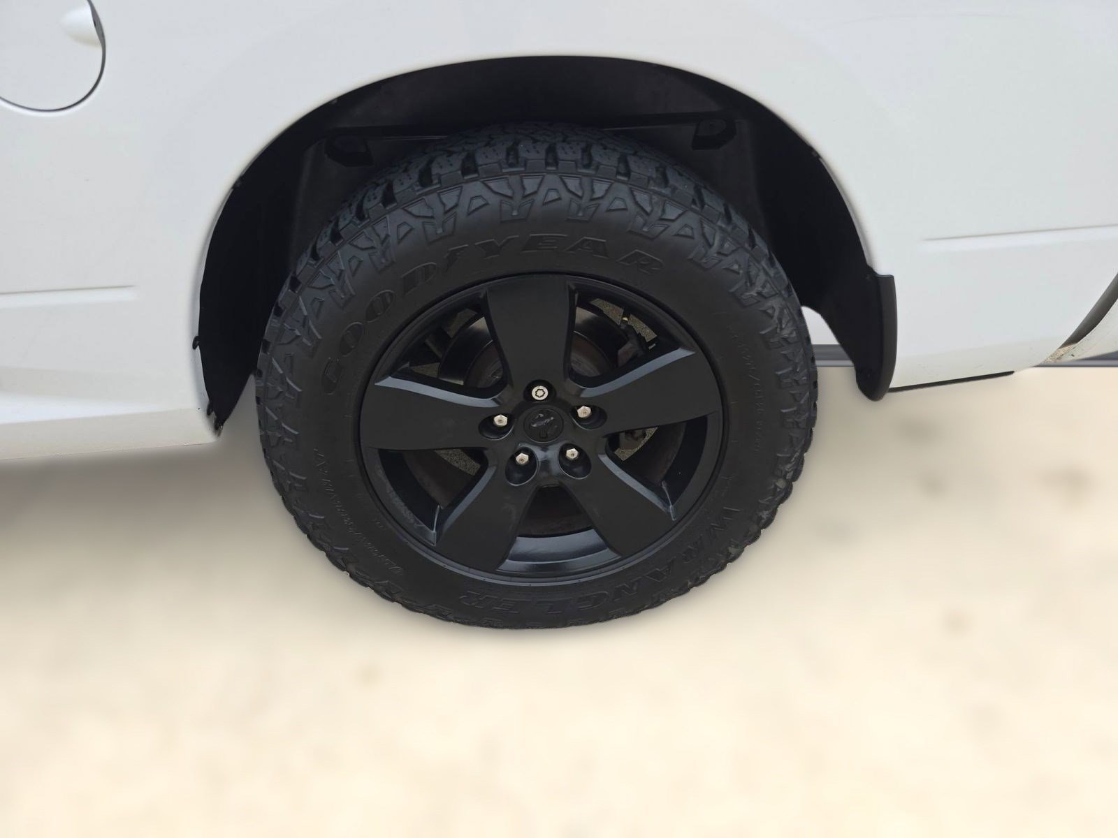 Used 2018 RAM 1500 Express image 25