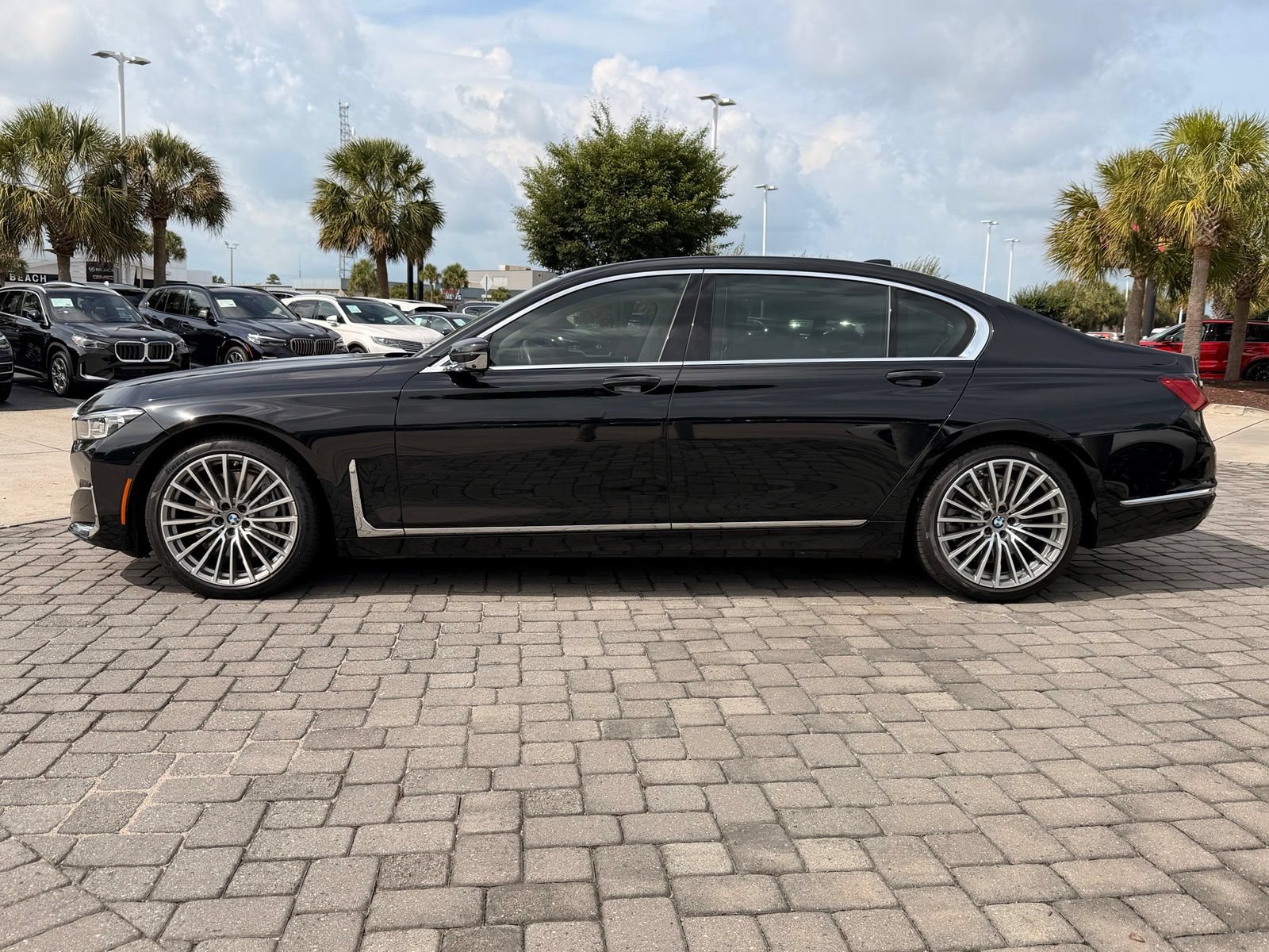 Used 2022 BMW 750i xDrive w/ Executive Package AWD/4WD image 12