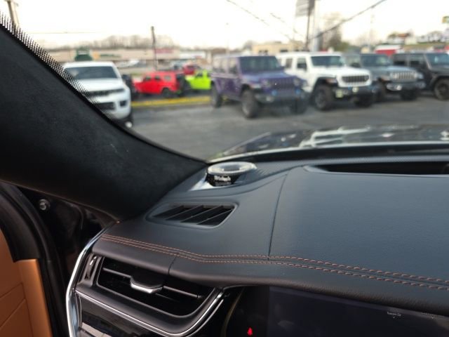 Used 2024 Jeep Grand Cherokee Summit image 25