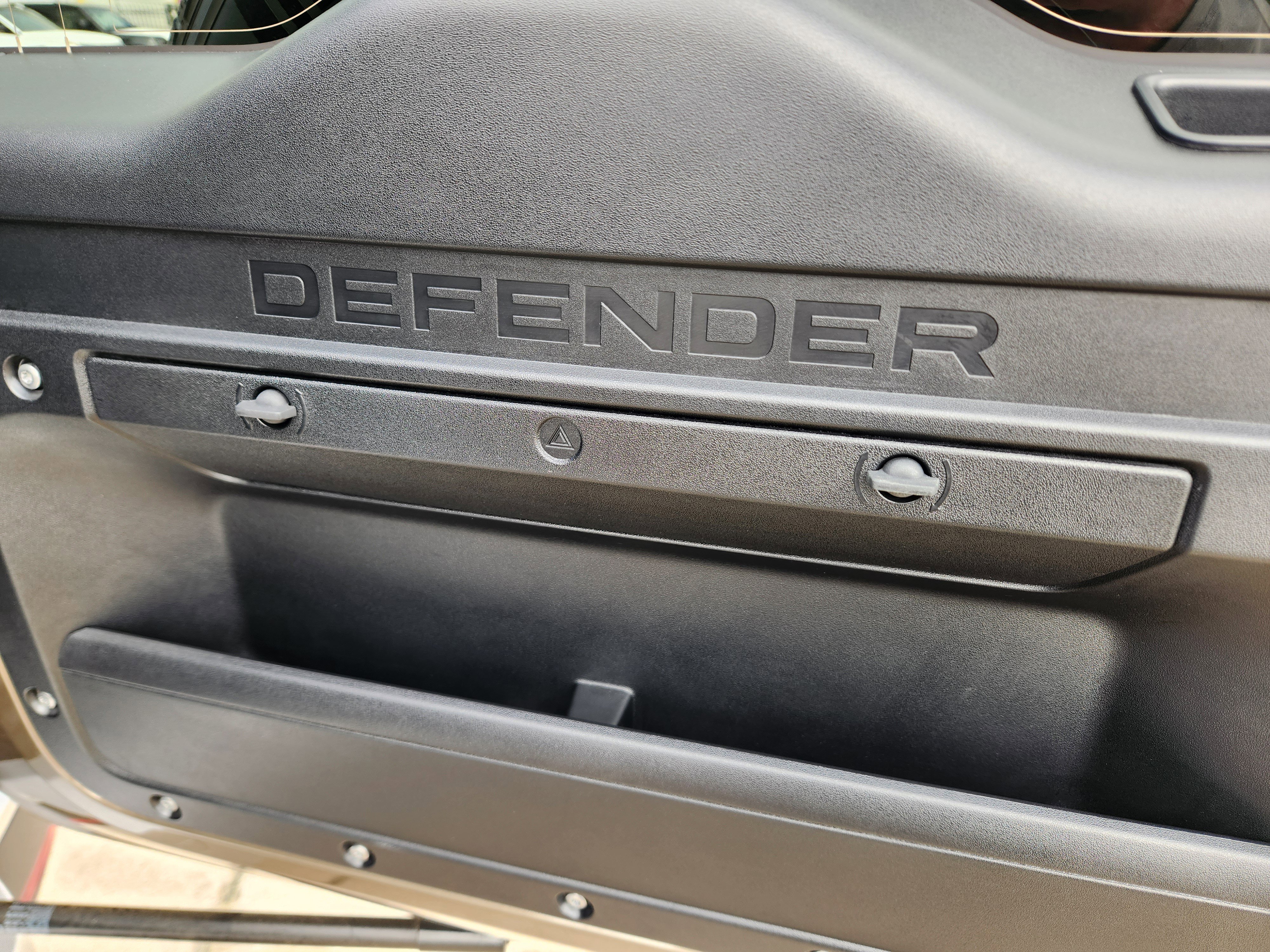 Certified 2025 Land Rover Defender 110 S AWD/4WD image 34