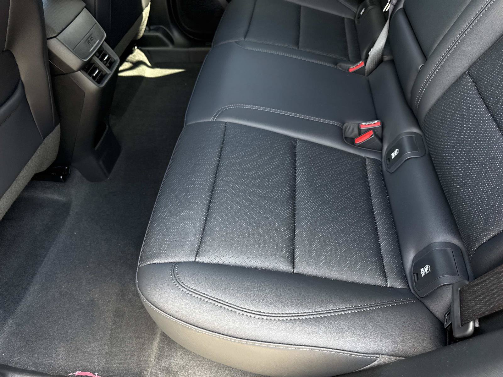 New 2027 Chevrolet Equinox LT w/ Convenience Package II FWD image 10