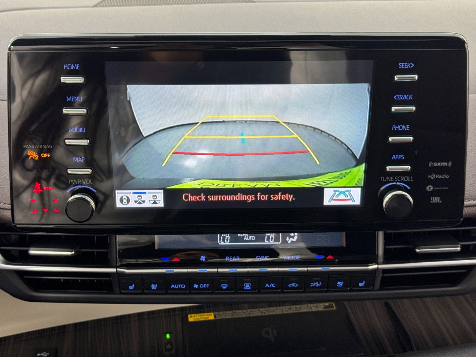 Used 2024 Toyota Sienna Platinum image 29