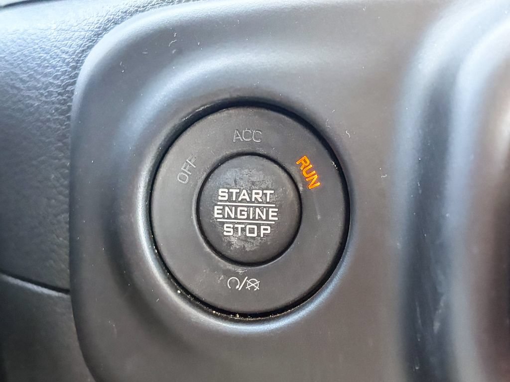 Used 2023 Jeep Wrangler Unlimited Sahara AWD/4WD image 25
