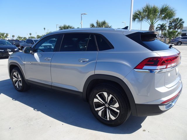 Used 2025 Volkswagen Atlas Cross Sport SE image 6