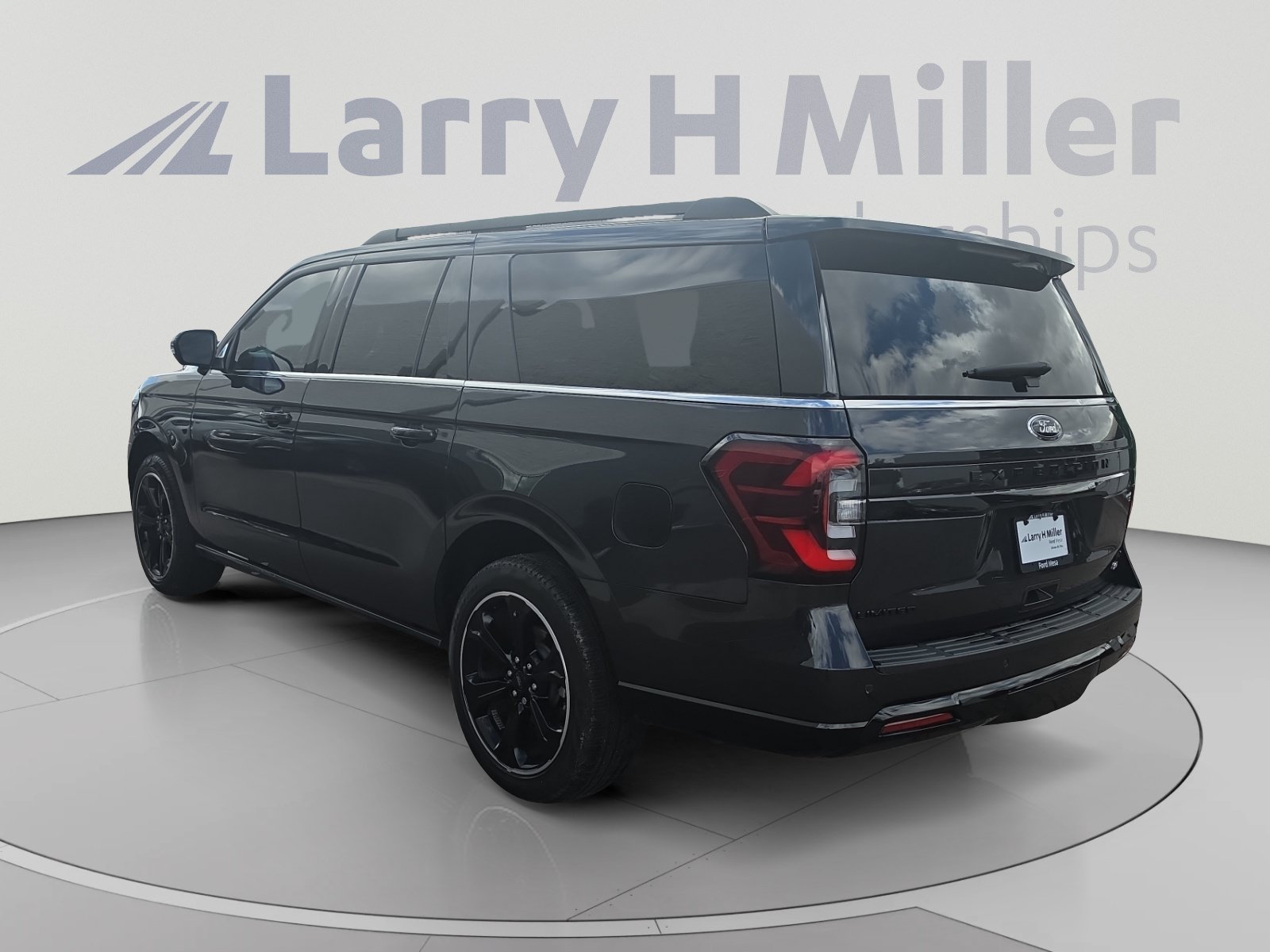 Used 2024 Ford Expedition Max Limited AWD/4WD image 3
