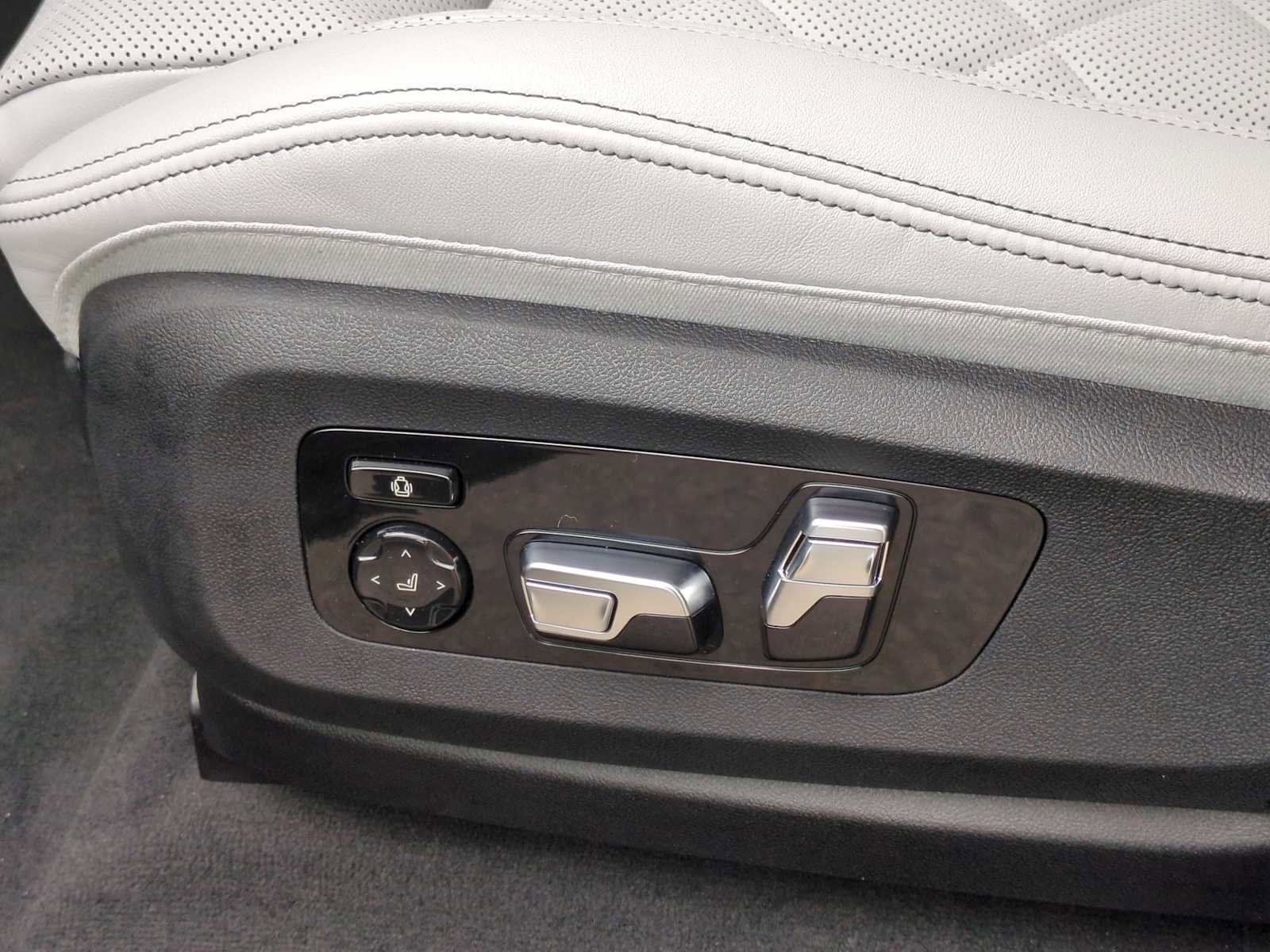 New 2026 BMW X6 xDrive40i w/ Climate Comfort Package image 17