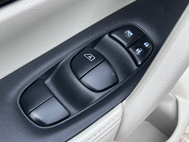 Used 2021 Nissan Rogue Sport SV AWD/4WD image 15