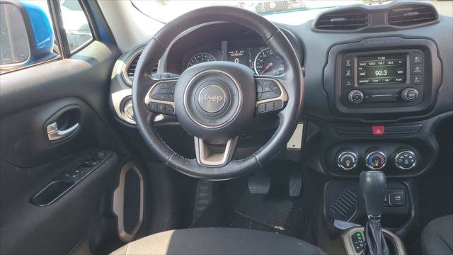 Used 2015 Jeep Renegade Latitude FWD image 10