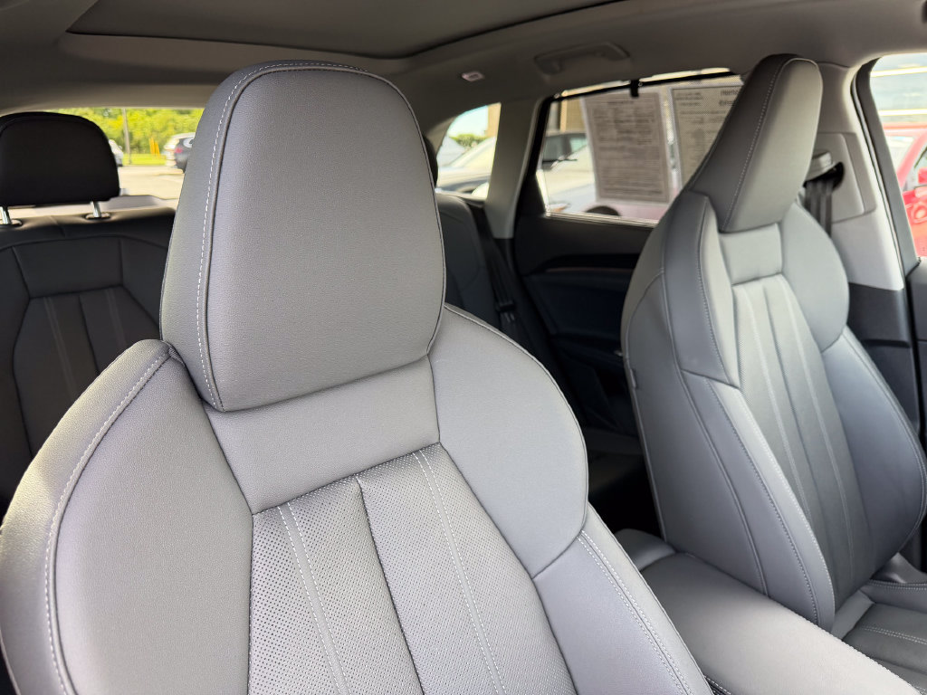 Certified 2025 Audi Q5 Premium Plus w/ Premium Plus AWD/4WD image 16