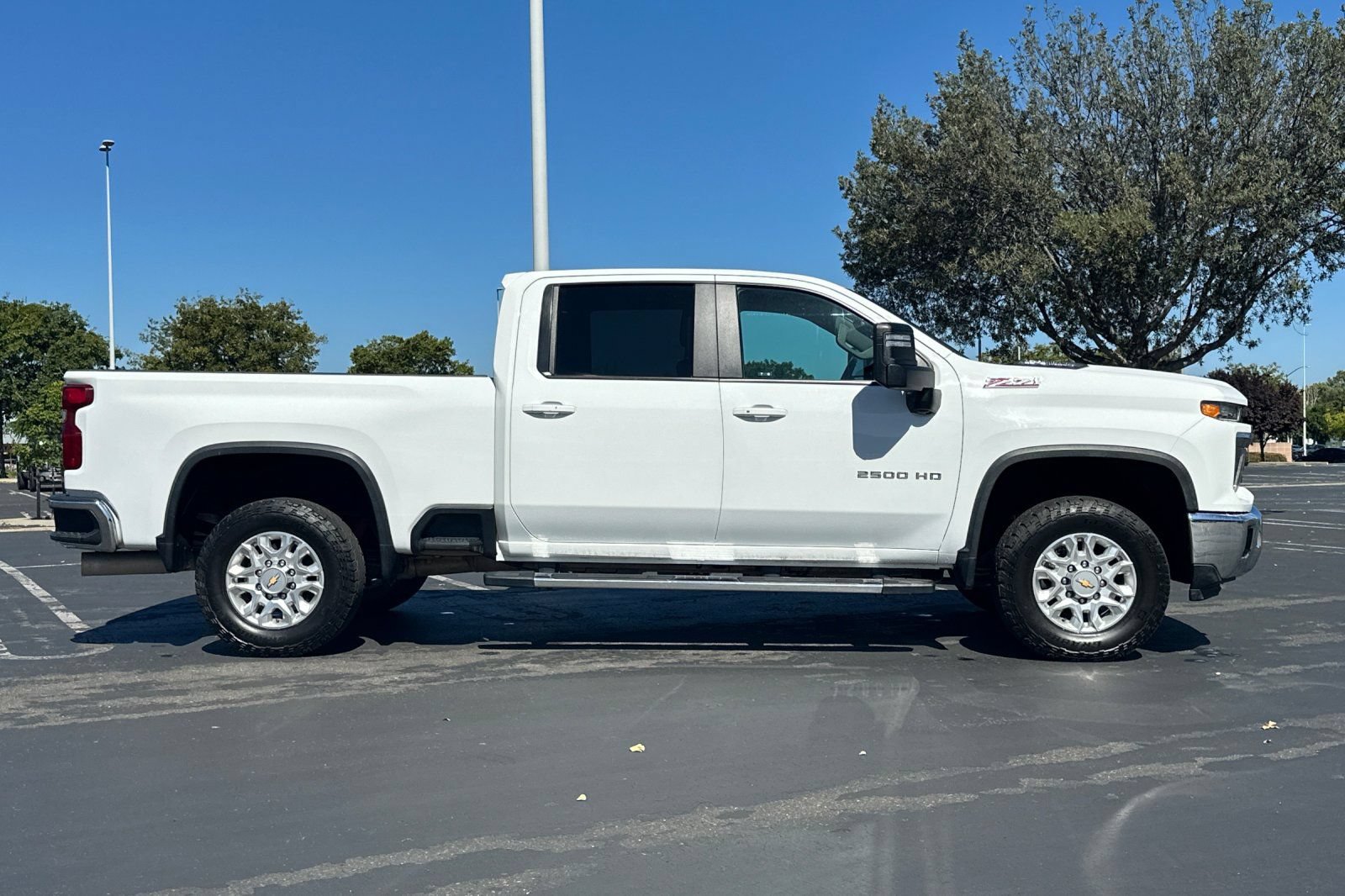 Used 2024 Chevrolet Silverado 2500 LT AWD/4WD image 3