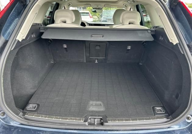 Used 2023 Volvo XC60 B5 Plus w/ Climate Package image 9