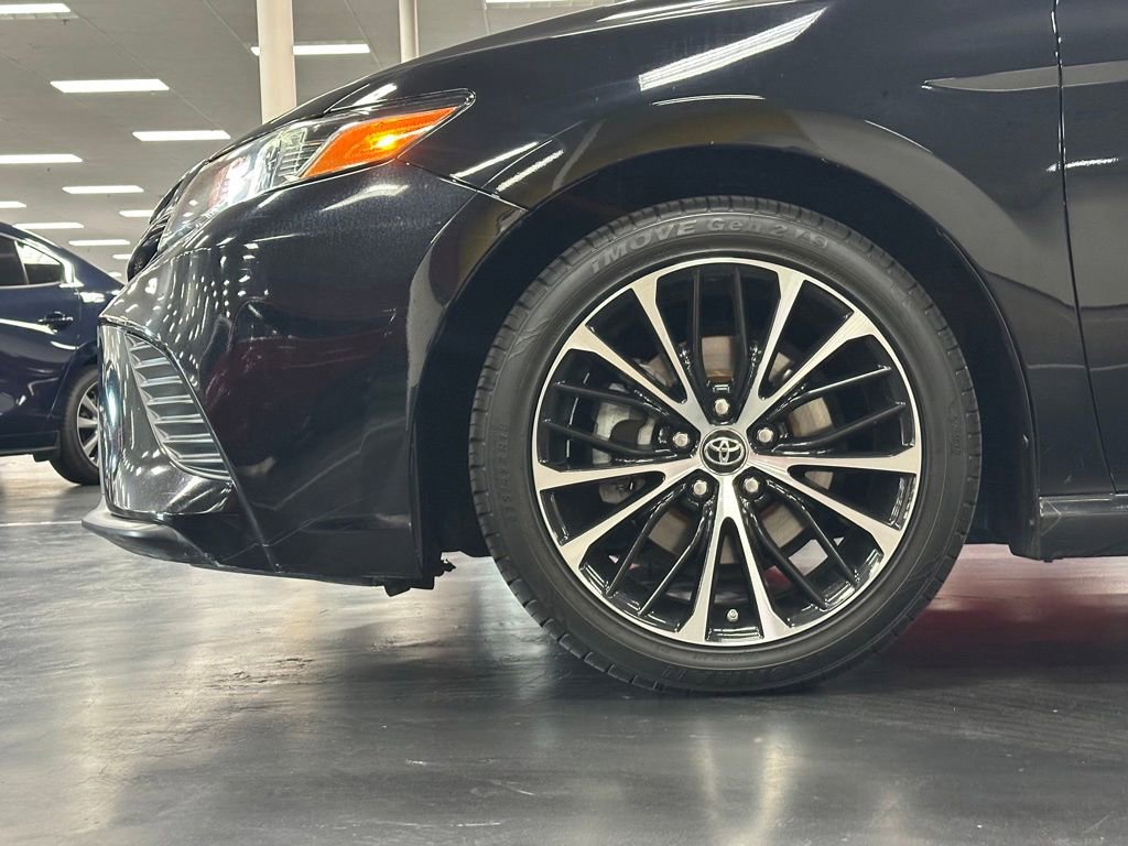 Used 2018 Toyota Camry SE FWD image 12