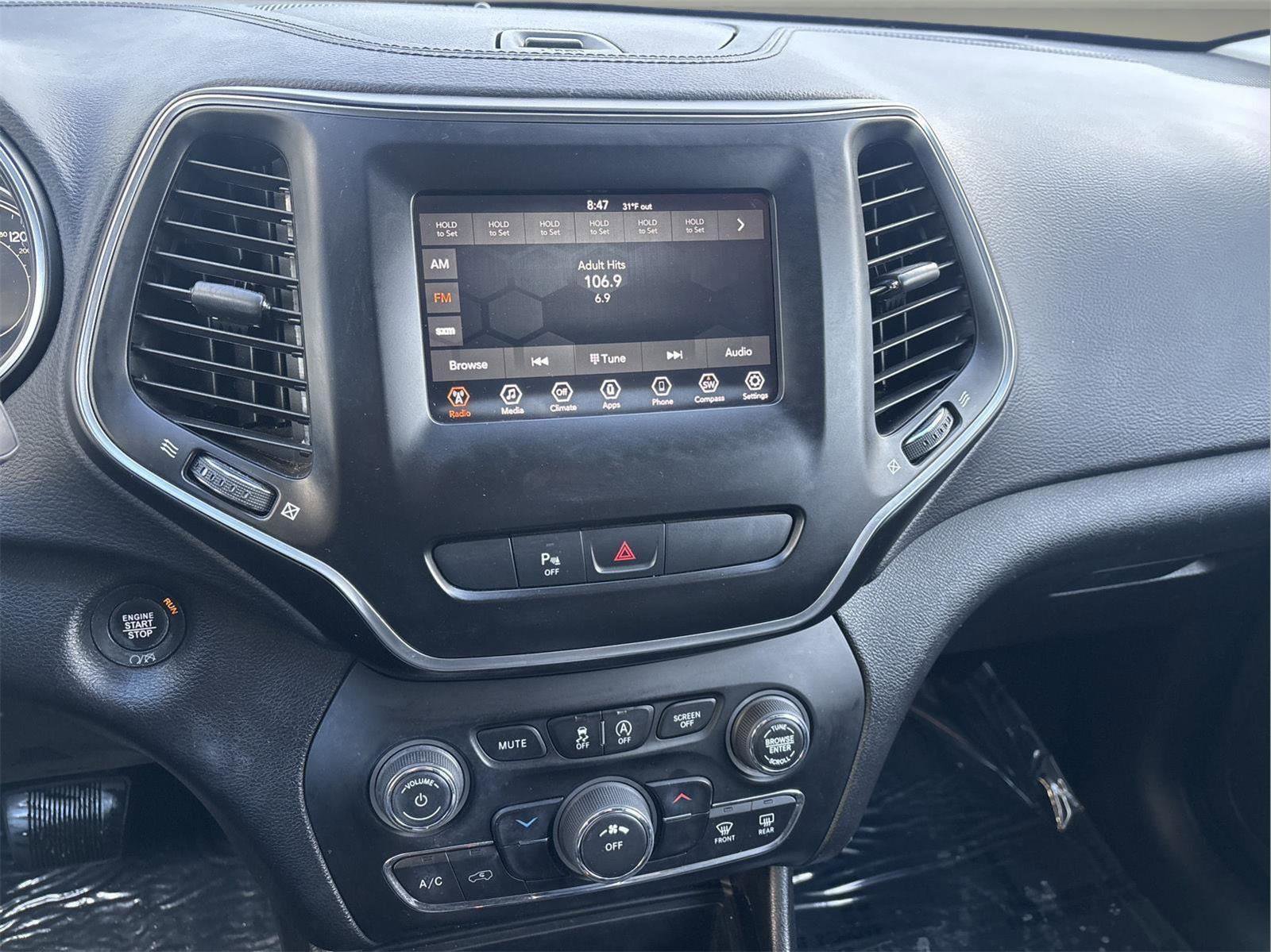 Used 2020 Jeep Cherokee Latitude Plus image 29