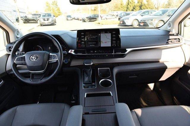 Used 2021 Toyota Sienna XLE w/ XLE Plus Package image 8