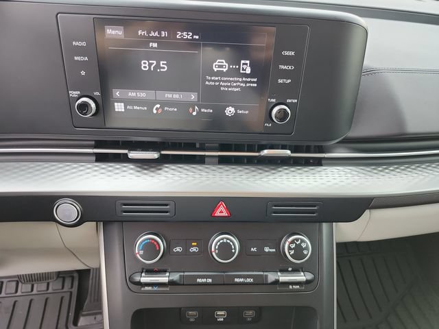 Used 2024 Kia Carnival LX FWD image 22