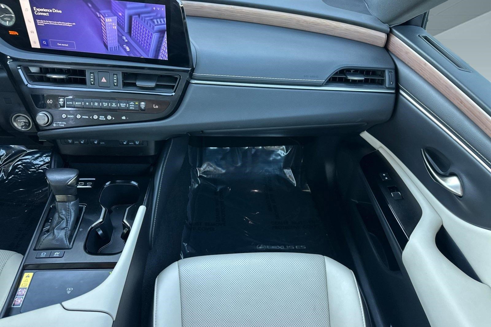 Certified 2025 Lexus ES 300h w/ Premium Package image 28