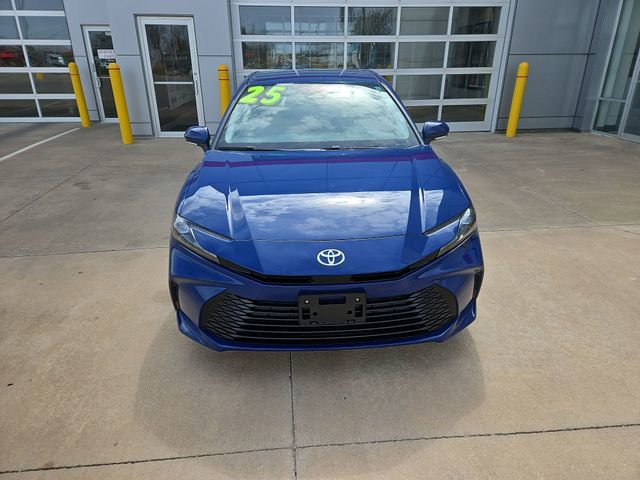 Used 2025 Toyota Camry LE image 8