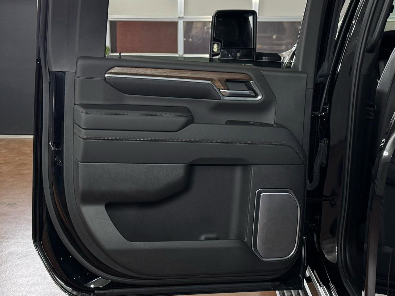 Used 2024 Chevrolet Silverado 2500 High Country w/ Technology Package image 43