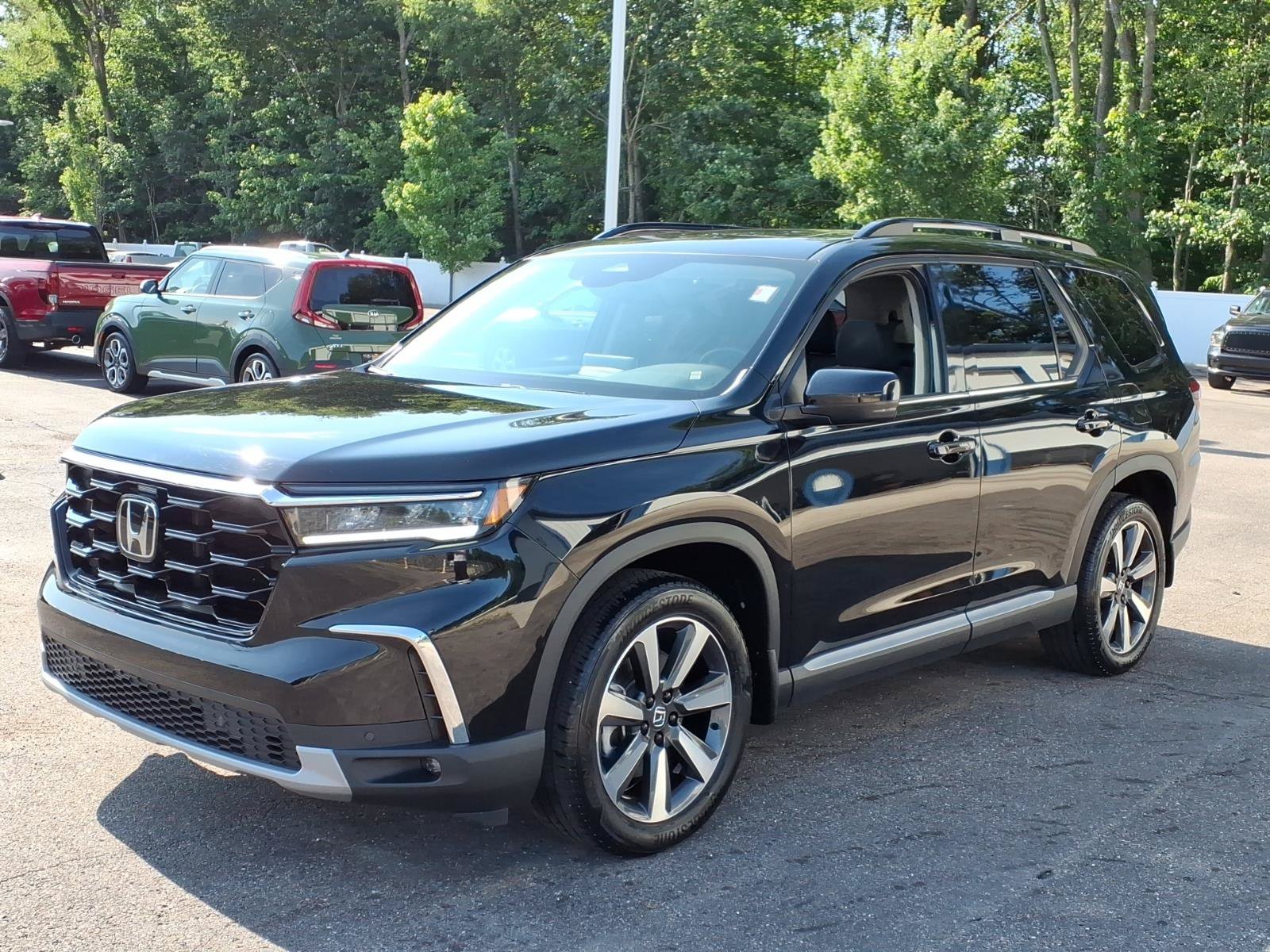 Certified 2025 Honda Pilot Touring image 3