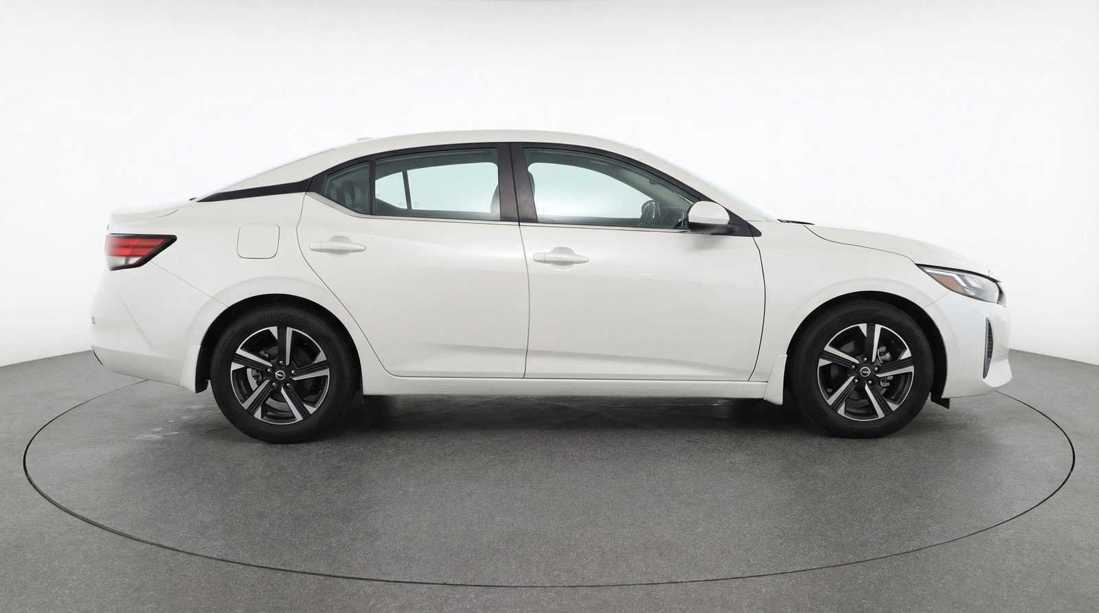 Used 2025 Nissan Sentra SV FWD image 9