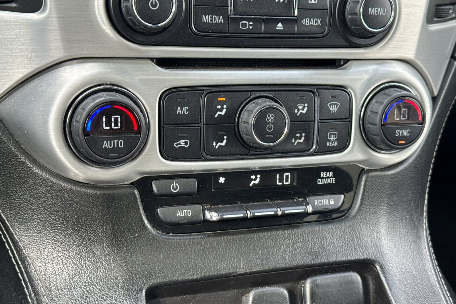 Used 2015 GMC Yukon SLE w/ Convenience Package AWD/4WD image 29