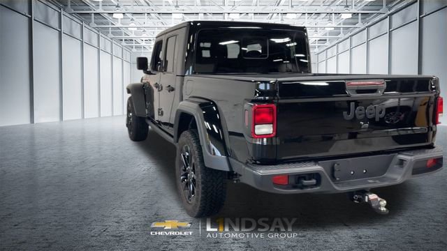 Used 2025 Jeep Gladiator Sport image 8