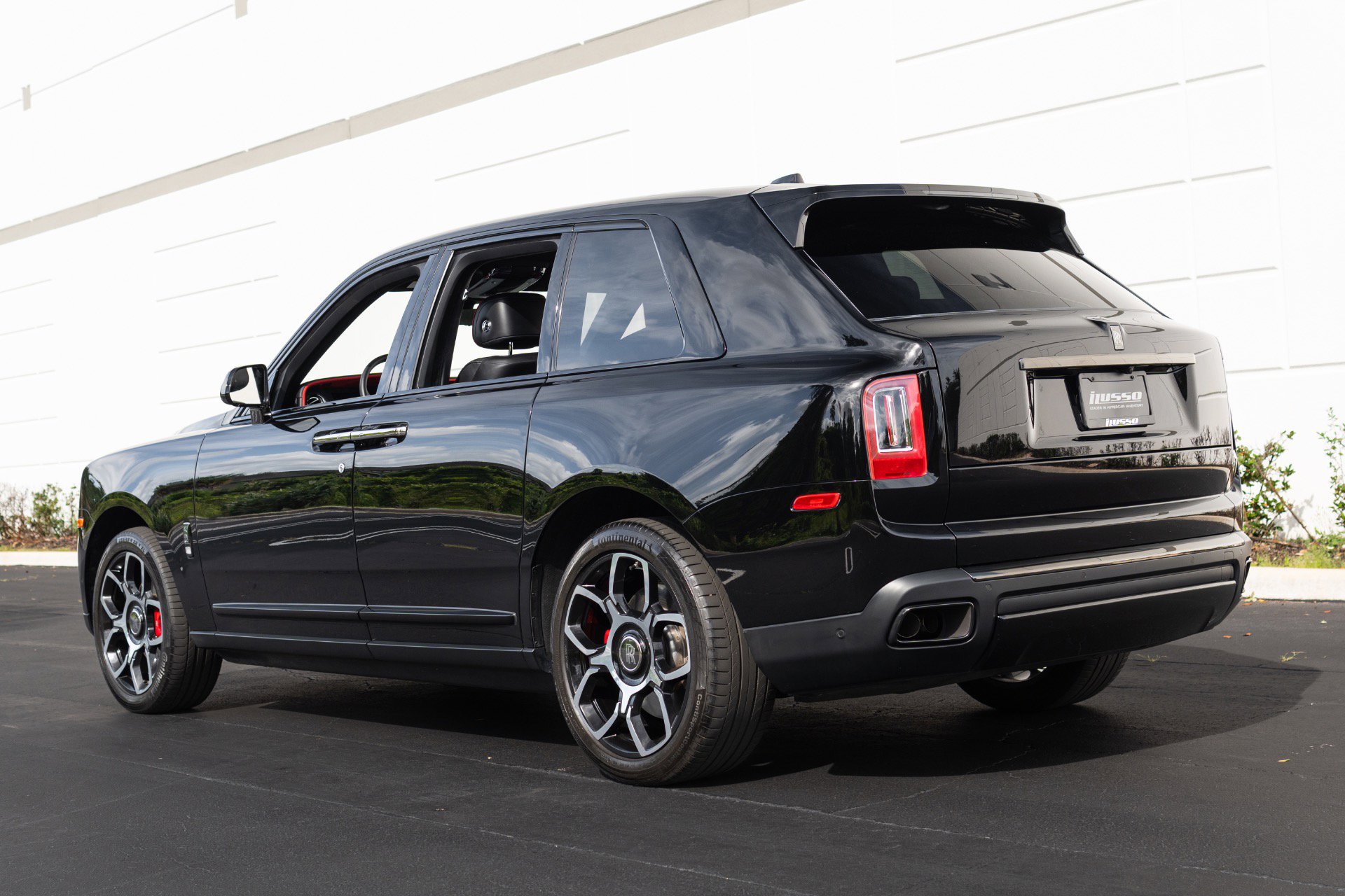 Used 2022 Rolls-Royce Cullinan Black Badge w/ Dark Exterior Package AWD/4WD image 26