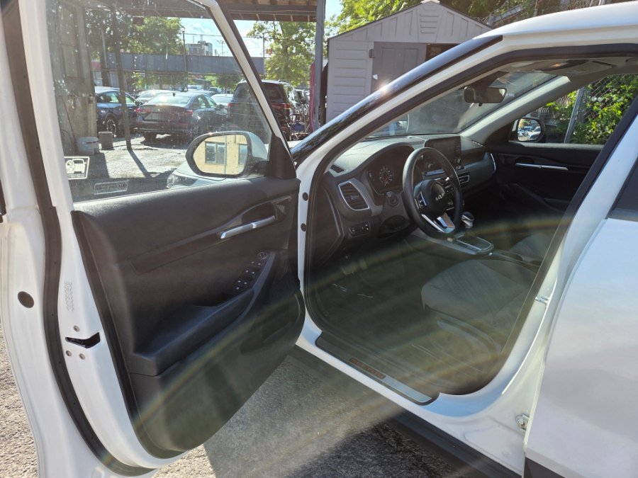 Used 2022 Kia Seltos LX AWD/4WD image 4