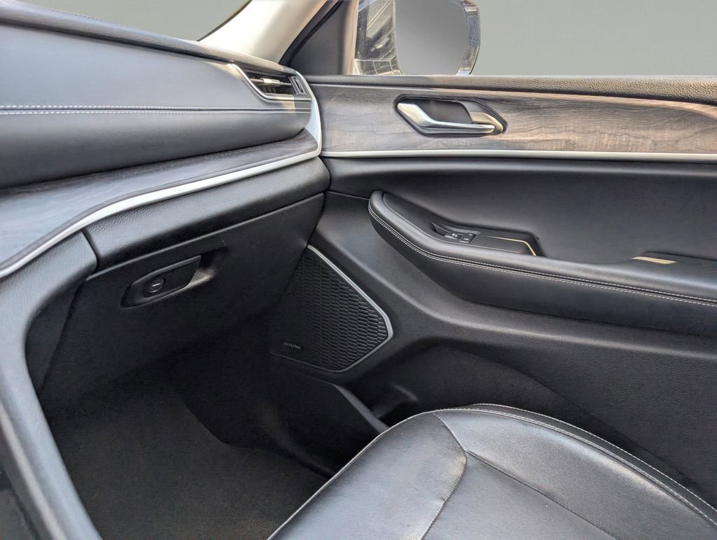 Used 2022 Jeep Grand Cherokee L Limited image 31