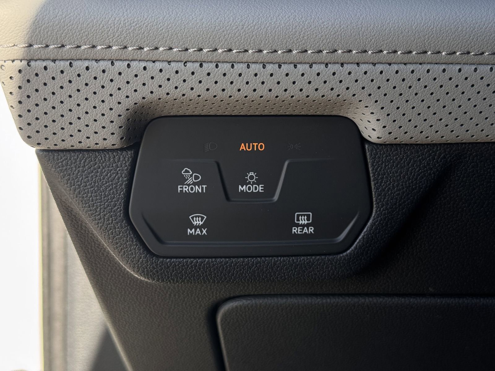 New 2026 Volkswagen Atlas Peak Edition image 24