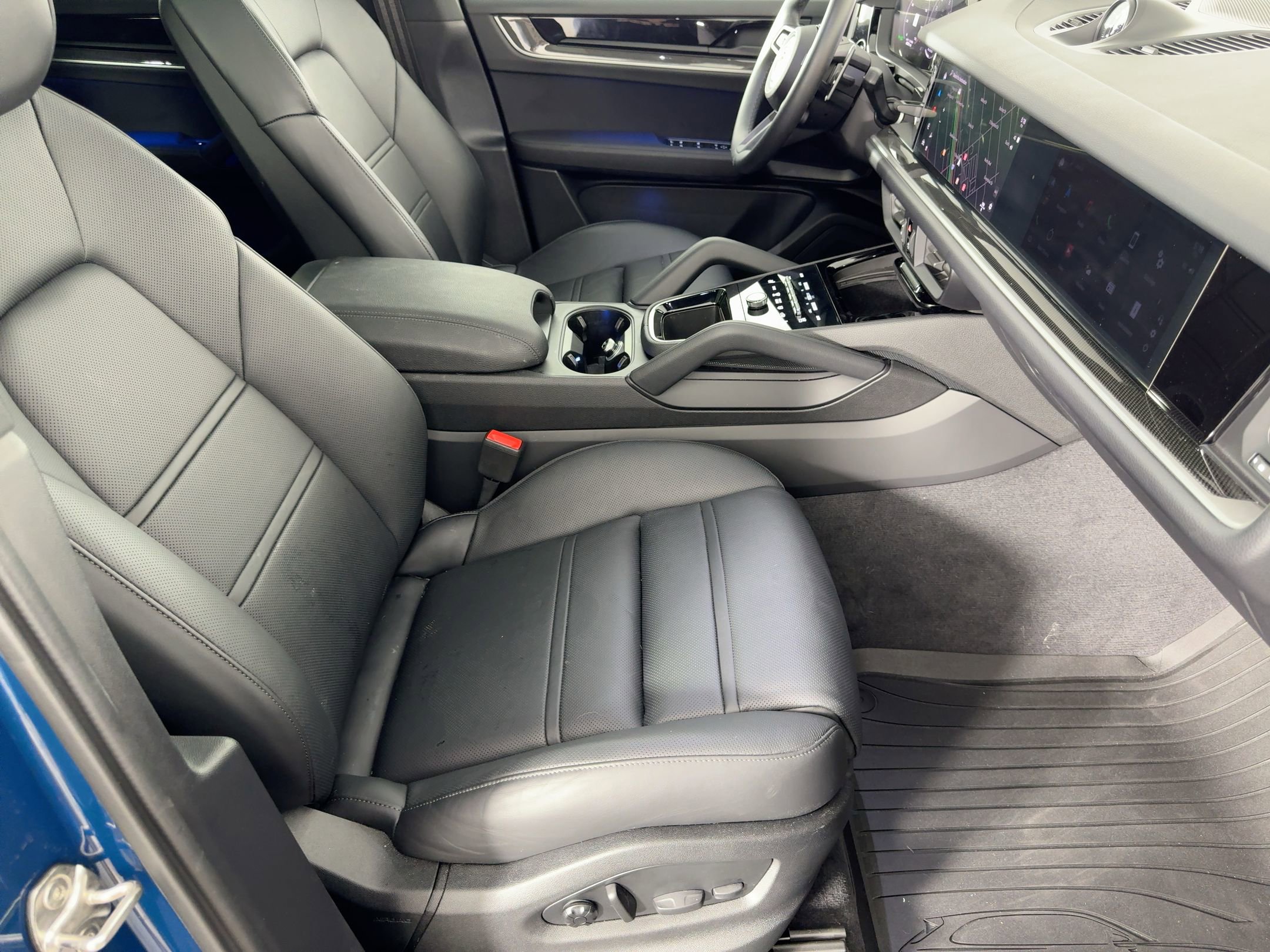 Certified 2025 Porsche Cayenne Coupe image 30