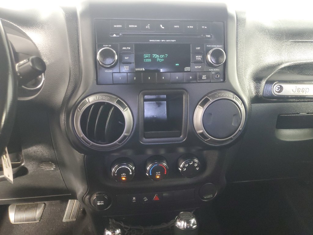 Used 2018 Jeep Wrangler Unlimited Sport w/ Connectivity Group AWD/4WD image 16