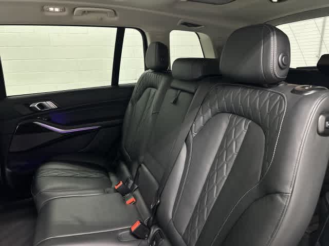 Used 2025 BMW X7 xDrive40i AWD/4WD image 14