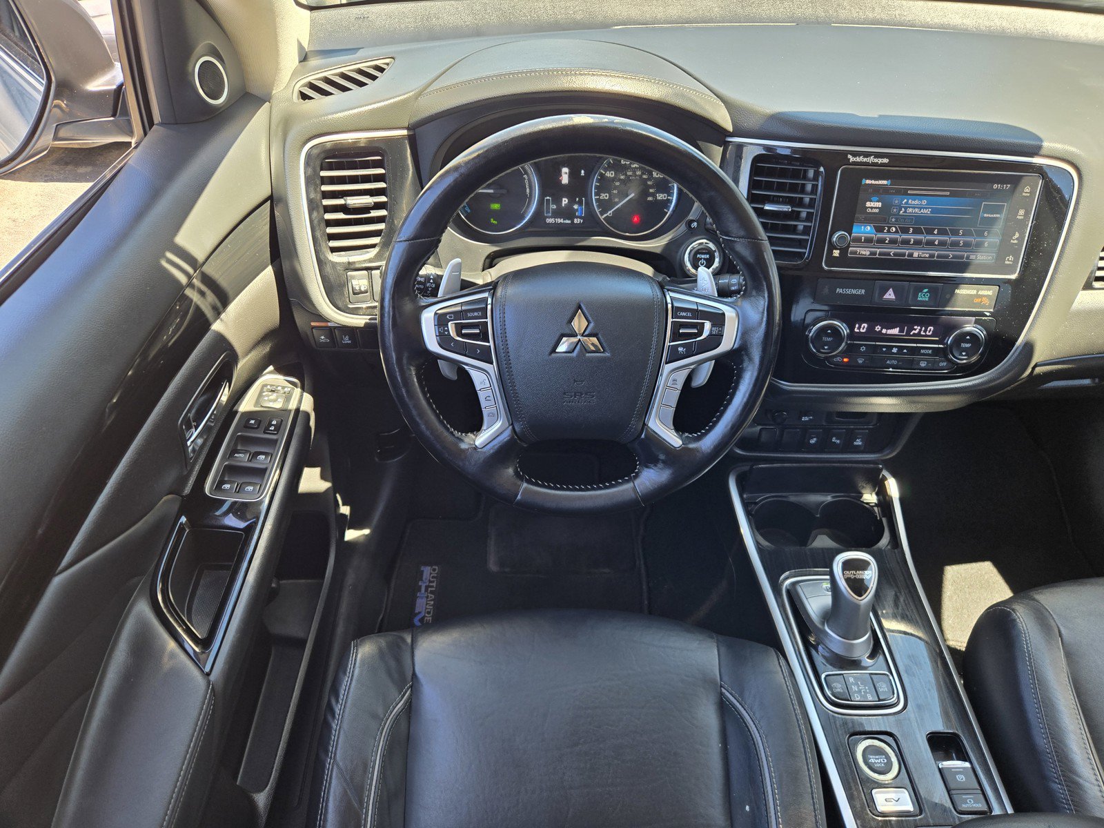 Used 2018 Mitsubishi Outlander 4WD Plug-In Hybrid image 13
