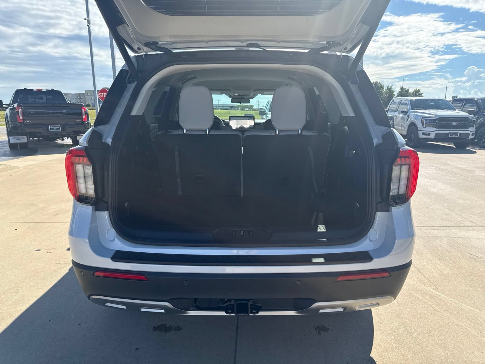 New 2026 Ford Explorer Active w/ Active Comfort Package RWD image 5