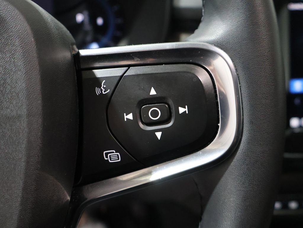 Used 2023 Volvo XC40 B5 Core image 37