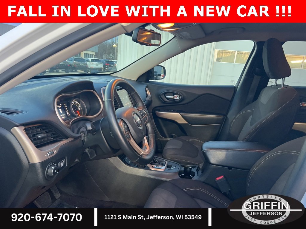 Used 2017 Jeep Cherokee Latitude w/ Cold Weather Group image 18