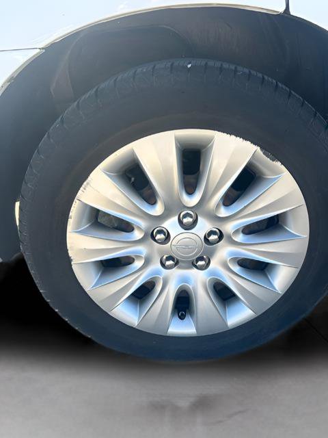 Used 2013 Chrysler 200 LX FWD image 29
