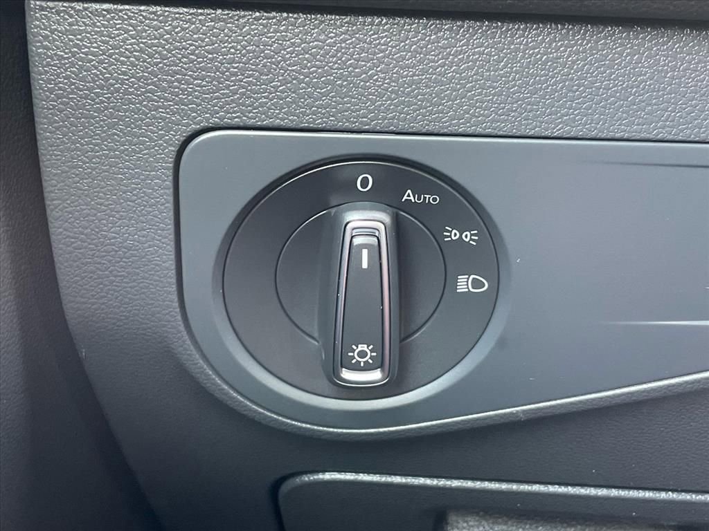 Used 2022 Volkswagen Tiguan SE image 20