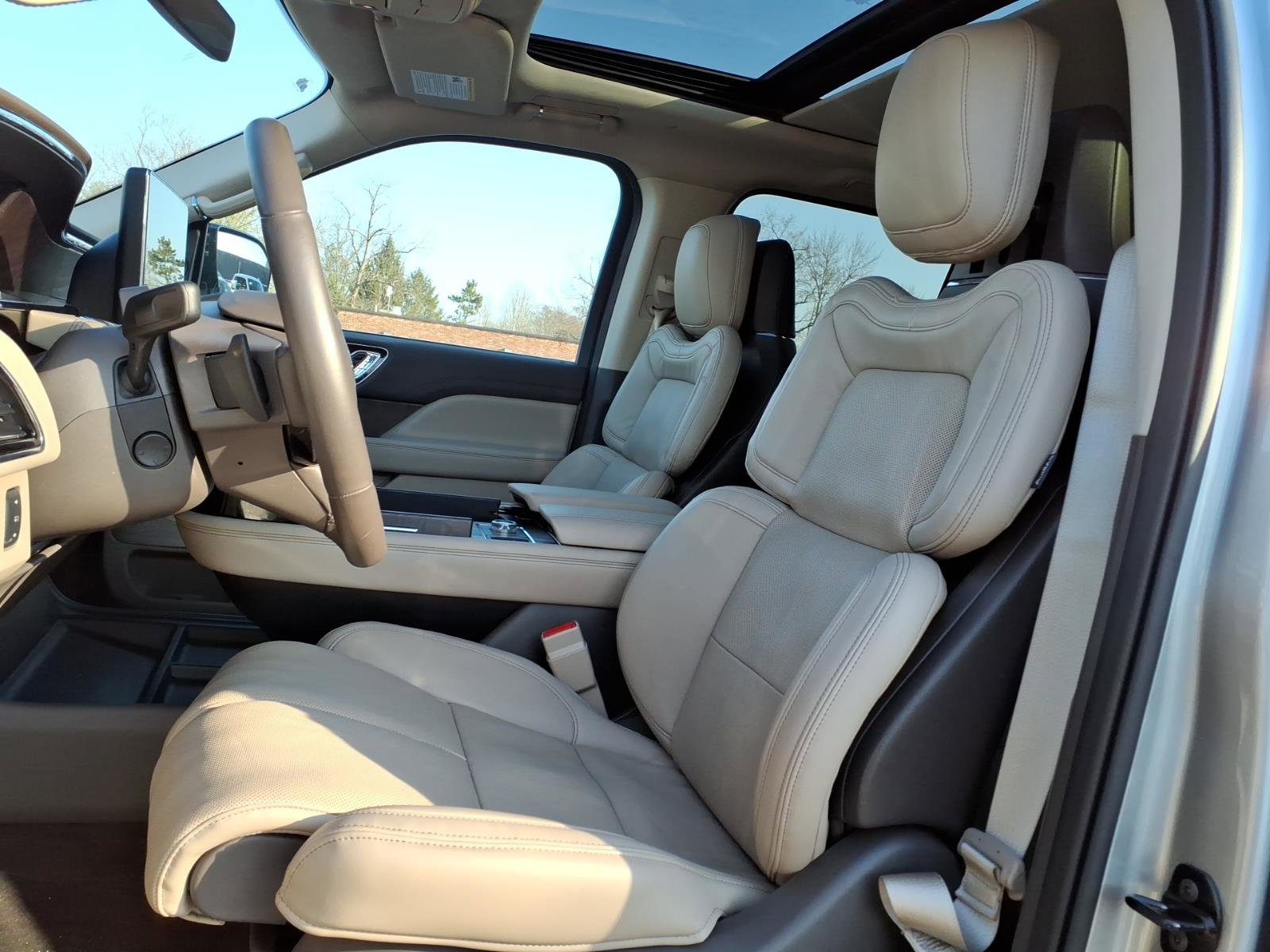 Certified 2024 Lincoln Navigator L Reserve image 12