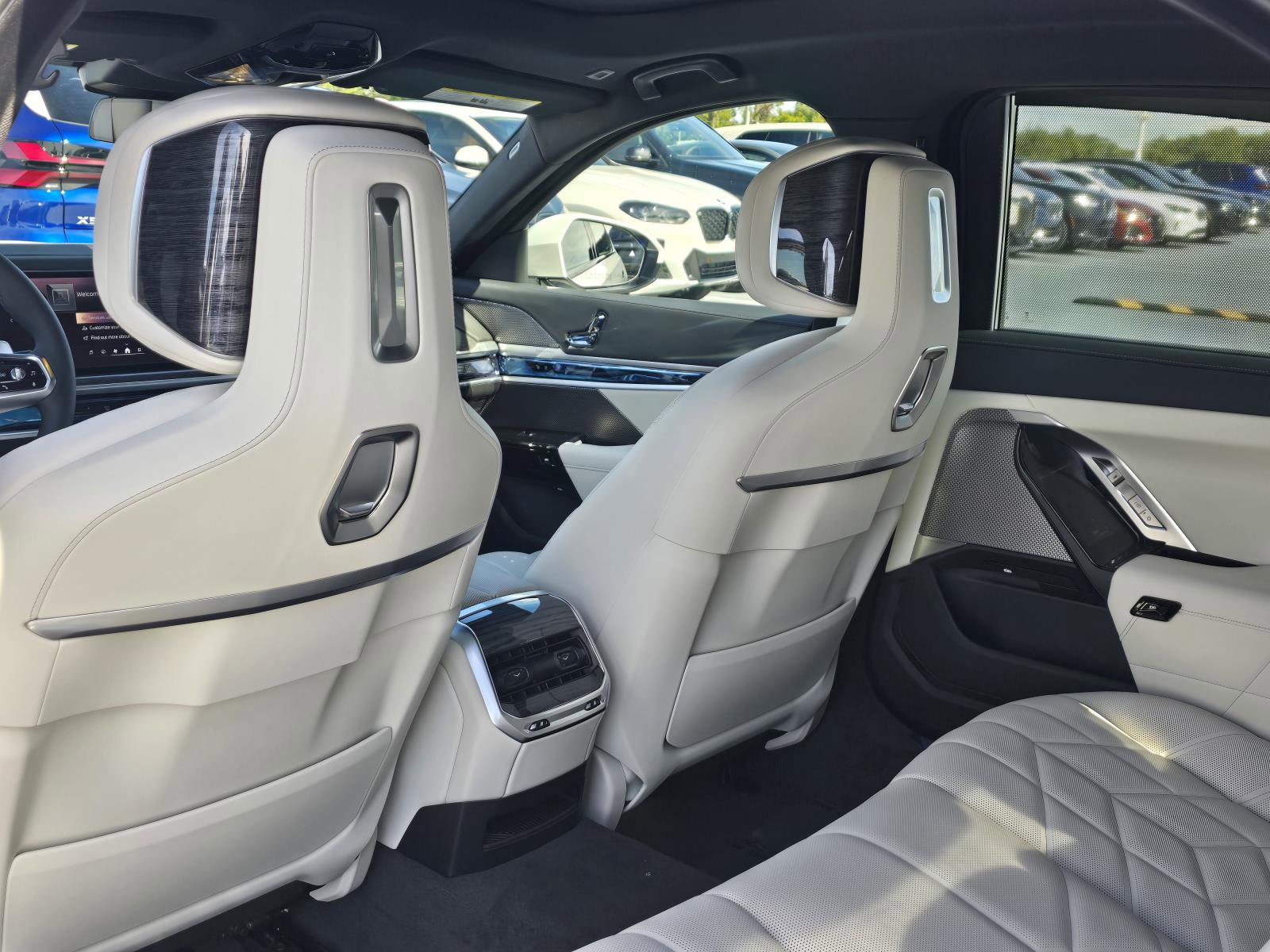 New 2026 BMW 750e xDrive image 14